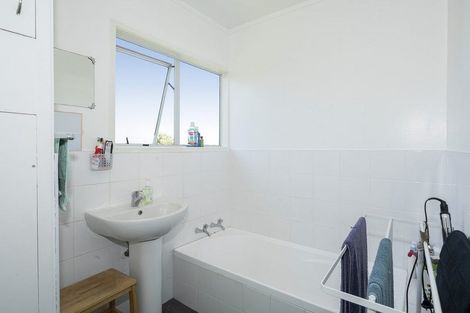Photo of property in 23 Luckens Road, West Harbour, Auckland, 0618