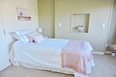 Photo of property in 30 Tiketike Way, Brooklyn, Wellington, 6021