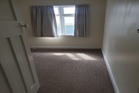 Photo of property in 64 Maupuia Road, Maupuia, Wellington, 6022