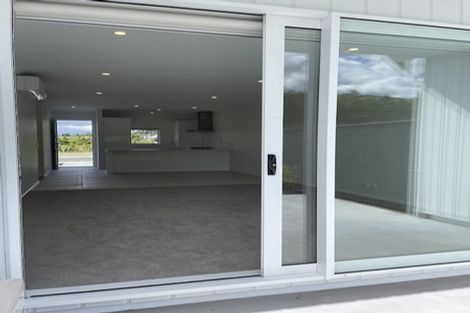 Photo of property in 38a Taikura Avenue, Red Beach, 0932