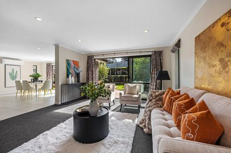 Photo of property in 2 Bintulu Place, Fairview Heights, Auckland, 0632