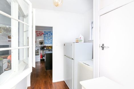 Photo of property in 2 Karamu Street, Strandon, New Plymouth, 4312