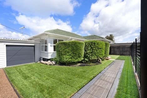 Photo of property in 31 Riverside Road, Orewa, 0931