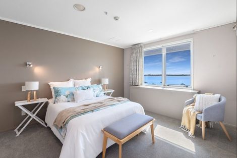 Photo of property in 72 Devonport Road, Tauranga, 3110