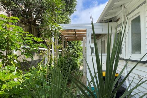 Photo of property in 62 Creswick Terrace, Northland, Wellington, 6012