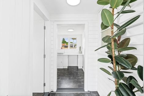 Photo of property in 158 Winchester Street, Levin, 5510