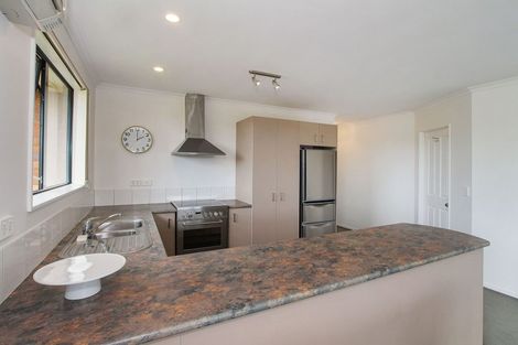 Photo of property in 2 Plumstead Rise, Glen Eden, Auckland, 0602