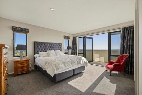 Photo of property in 31 Highcrest Heights, Westmorland, Christchurch, 8025