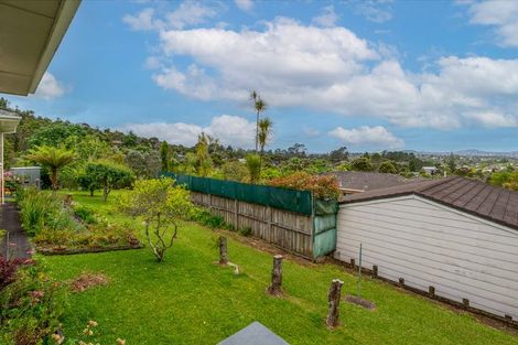 Photo of property in 52 Staincross Street, Green Bay, Auckland, 0604