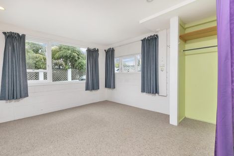 Photo of property in 16 Coronation Road, Glenfield, Auckland, 0627