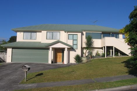 Photo of property in 2/4 Mossop Rise, Glenfield, Auckland, 0629