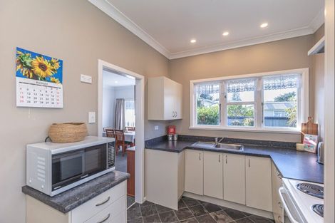 Photo of property in 100 Weraroa Road, Levin, 5510