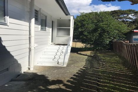 Photo of property in 2 Stallard Place, Glen Eden, Auckland, 0602