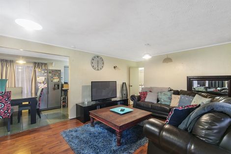 Photo of property in 9 Gosford Drive, Botany Downs, Auckland, 2010