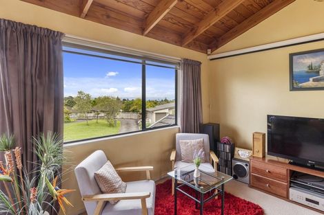 Photo of property in 3 Lantana Road, Green Bay, Auckland, 0604