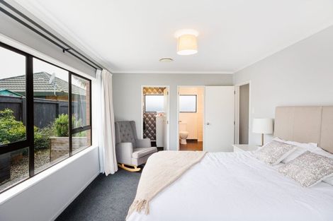 Photo of property in 77 Pacific Drive, Fitzherbert, Palmerston North, 4410