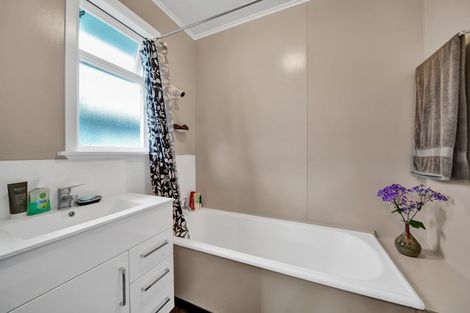 Photo of property in 56 Reid Avenue, Hawera, 4610