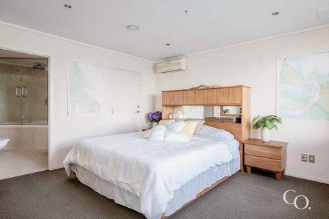 Photo of property in 72 Devonport Road, Tauranga, 3110