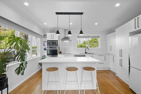 Photo of property in 16 Whakawhiti Street, Marfell, New Plymouth, 4310