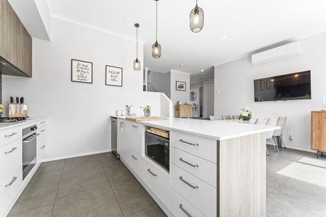 Photo of property in 48 Karepiro Drive, Stanmore Bay, Whangaparaoa, 0932