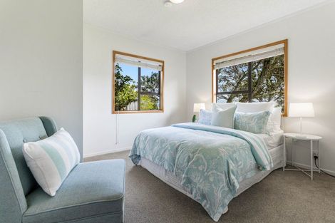 Photo of property in 8 Buckleys Track, Paremoremo, Auckland, 0632