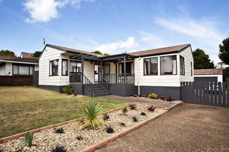 Photo of property in 5 Tadley Court, Goodwood Heights, Auckland, 2105