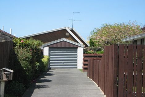 Photo of property in 18 Salford Avenue, Redwood, Christchurch, 8051