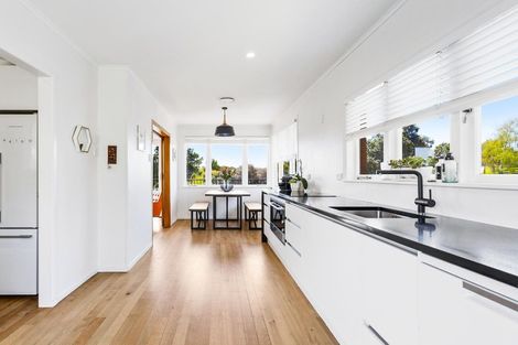 Photo of property in 33 Noall Street, Te Atatu Peninsula, Auckland, 0610