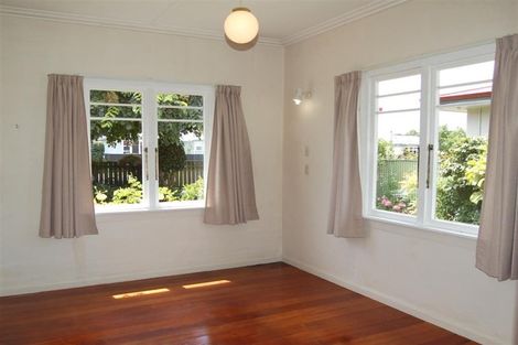 Photo of property in 216 Saint Leonards Avenue, Saint Leonards, Hastings, 4120