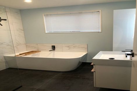 Photo of property in 43 Woodman Drive, Tawa, Wellington, 5028