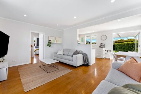 Photo of property in 1/64 Sunnynook Road, Sunnynook, Auckland, 0620