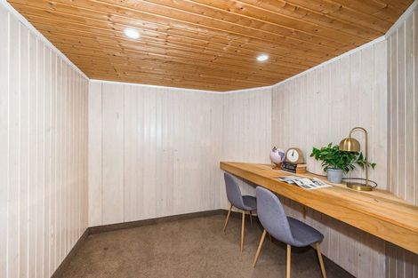 Photo of property in 32 Quadrant Heights, Paraparaumu, 5032