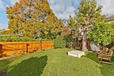 Photo of property in 65 Pupuke Road, Birkenhead, Auckland, 0627