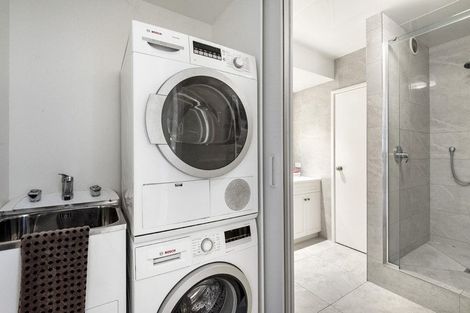 Photo of property in 3/25 Stanley Point Road, Stanley Point, Auckland, 0624