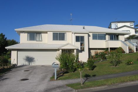 Photo of property in 1/4 Mossop Rise, Glenfield, Auckland, 0629