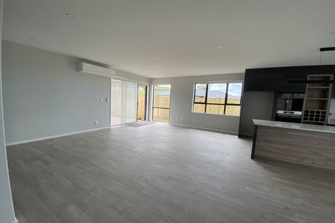 Photo of property in 17 Surf View Crescent, Red Beach, 0932