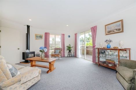 Photo of property in 17 Lasque Place, Glen Eden, Auckland, 0602