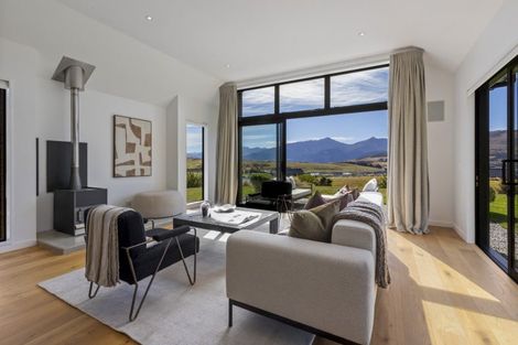 Photo of property in 3 Pioneer Court, Jacks Point, Queenstown, 9371