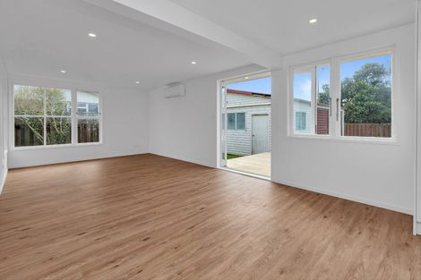 Photo of property in 11 Taotahi Walk, Ruakaka, 0116