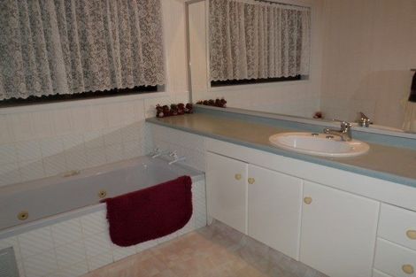 Photo of property in 14 Bob Charles Drive, Golflands, Auckland, 2013