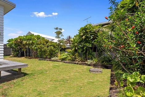 Photo of property in 8 Te Mauri Place, Omaha, 0986