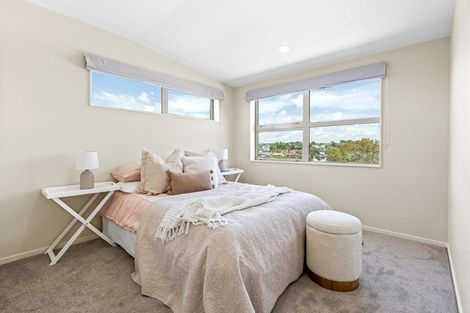 Photo of property in 17 Limmer Place, Browns Bay, Auckland, 0632