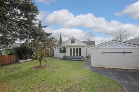 Photo of property in 12 Winston Avenue, Hokowhitu, Palmerston North, 4410