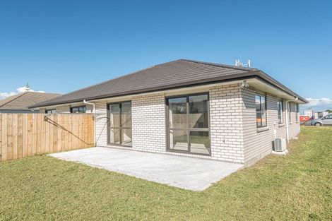 Photo of property in 6 Cross Street, Castlecliff, Wanganui, 4501