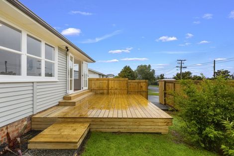 Photo of property in 3 Daphne Street, Kelston, Auckland, 0602