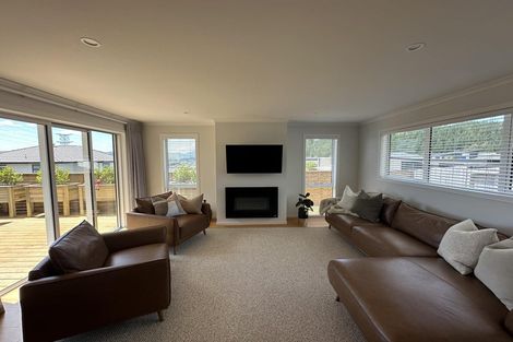 Photo of property in 8 Roundhouse Close, Whitby, Porirua, 5024