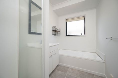 Photo of property in 3/52 Agincourt Street, Glenfield, Auckland, 0629