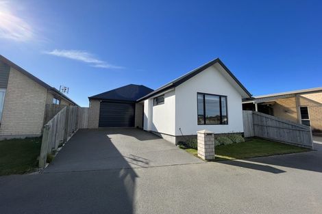 Photo of property in 11 Tangy Loch Lane, Broomfield, Christchurch, 8042