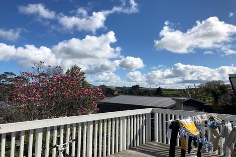 Photo of property in 2 Marie Crescent, Te Atatu South, Auckland, 0610