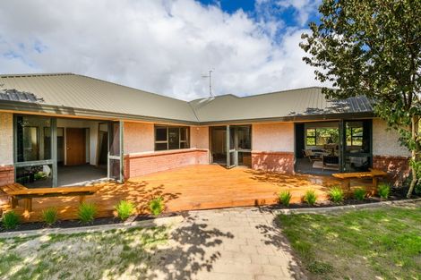 Photo of property in 16 Rothesay Place, Highbury, Palmerston North, 4412